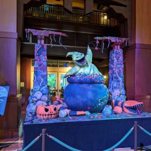 GRAND_CALIFORNIAN_HOTEL_OOGIE-BOOGIE-CAKE.jpg