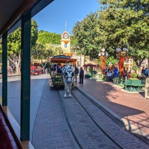 Disneyland-Park_Mainstreet_Vehicle_02.jpg