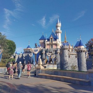 Disneyland-Park_Castle_02.jpg