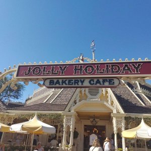 Disneyland-Park_Jolly_Holiday_Bakery.jpg