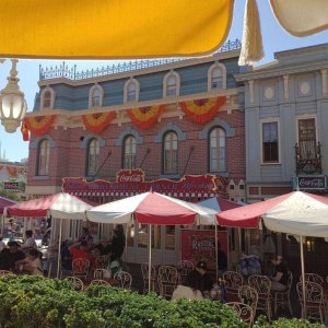 Disneyland-Park_Refreshment_Corner.jpg