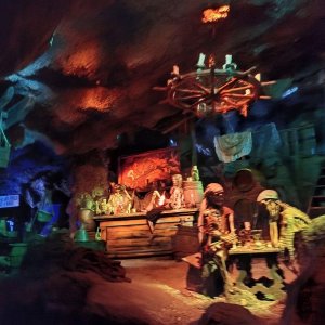 Pirates_of_the_Carribean_01.jpg