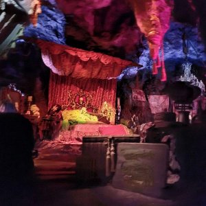 Pirates_of_the_Carribean_02.jpg