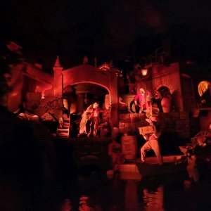 Pirates_of_the_Carribean_08.jpg
