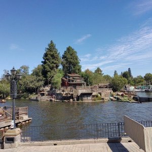 Disneyland-Park_Tom_Sawyers_Island.jpg