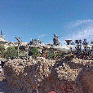 Disneyland-Park_Galaxys_Edge_01.jpg