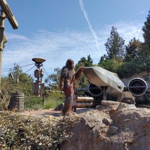 Disneyland-Park_Galaxys_Edge_03.jpg