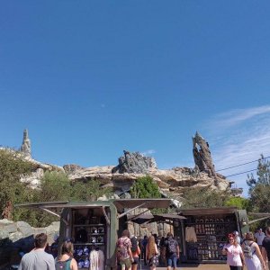 Disneyland-Park_Galaxys_Edge_04.jpg