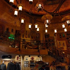 Disneyland-Park_Galaxys_Edge_08.jpg