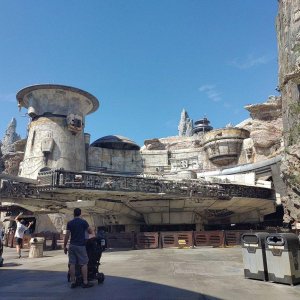 Disneyland-Park_Galaxys_Edge_17.jpg