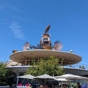 Disneyland-Park_Tomorrowland_02.jpg