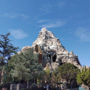 Disneyland-Park_Matterhorn.jpg