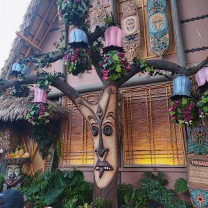 Walt_Disneys_Enchanted_Tiki-Room_02.jpg