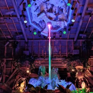 Walt_Disneys_Enchanted_Tiki-Room_09.jpg