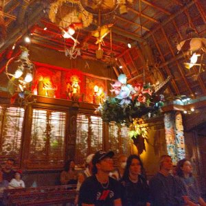 Walt_Disneys_Enchanted_Tiki-Room_11.jpg