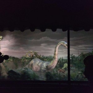 Disneyland_Railroad_Dinorama_01.jpg