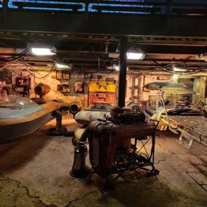 Disneyland-Park_Galaxys_Edge_Nighttime_03.jpg