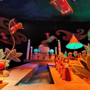 Its_a_small_World_08.jpg