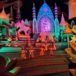 Its_a_small_World_09.jpg
