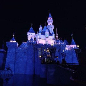 Disneyland-Park_Nighttime_Caste_03.jpg