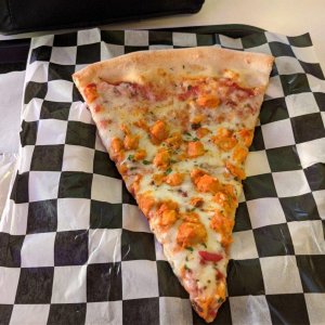 Las_Vegas_Luxor_Pizza-Slice.jpg