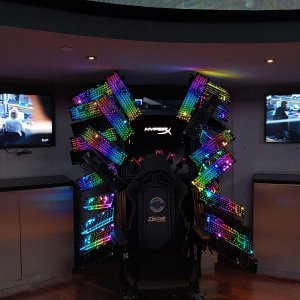 Las_Vegas_Luxor_E-Sport-Arena_Gaming_Thronejpg