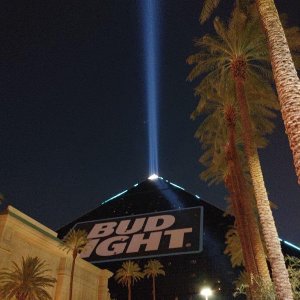 Las_Vegas_The_Strip_01_Luxor.jpg