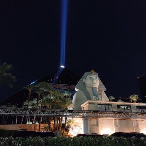 Las_Vegas_The_Strip_05_Luxor.jpg