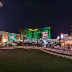 Las_Vegas_The_Strip_13.jpg
