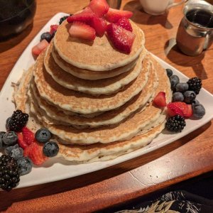 Las_Vegas_Luxor_Pyramid_Cafe_Breakfast_02_Pyramid_Pancakes.jpg