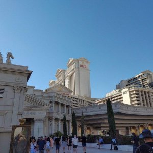 Cesars_Palace_Outside_01.jpg