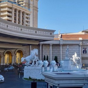 Cesars_Palace_Outside_03.jpg