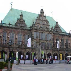 Auf dem Marktplatz vor dem Start