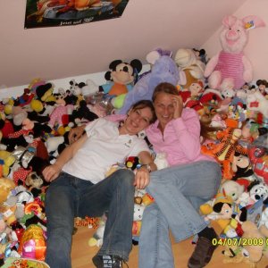 Die Anzahl der ganzen Plüschis dürfte so bei ca. 600 liegen!1