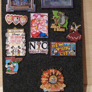 Verschiedene Disney Pins
Disney Store, WoD ,..
Stand 26.10.10
