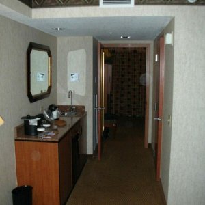 Mini-Küche mit Kühlschrank und Mikrowelle