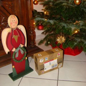 Das Wichtelpaket trifft Engel und Weihnachtsbaum