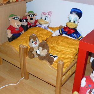 Donald und Daisy beim Versuch zu schlafen - die Panzerknacker warten schon...