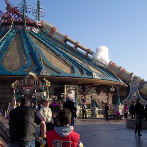Blick auf "Space Mountain: Mission2"