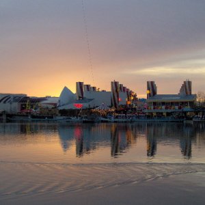 Disney Village in Abendstimmung