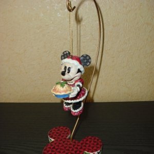 Minnie Claus with Pie