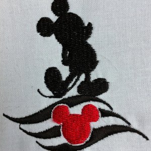 Mickey 45 x 32mm
DCL 70 x 25 mm
