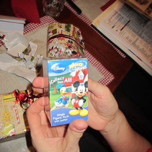 5 ein "überraschungsei" ähm... karton