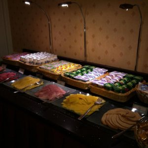 Frühstück im Disneyland Hotel