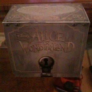 Alice in Wonderland - Shadowbox closed