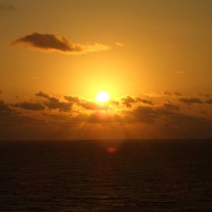 Sonnenaufaufgang auf dem Meer