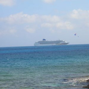 Monarch of the Seas von der Insel aus fotografiert

....Nein, nicht die Monarch of the Seas, sondern die Norwegian Sky von der NCL. 
Danke an Needmagi