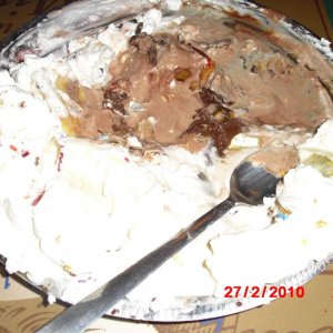 Ghiradelli´s Earthquake

....nurnoch die halbe sahne haben meine mama und ich liegen lassen....*rülps*