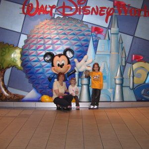 Rückflug von Orlando - ein letztes Foto mit Mickey Mouse