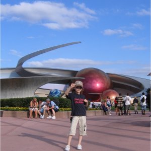 22.10.2008:
nach dem Magic Kingdom dank Hopper-Option noch ins Epcot - erstmal Mission:Space